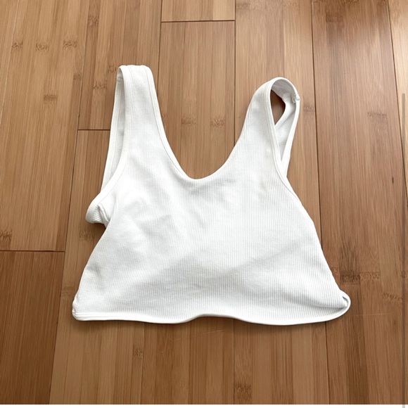 White stretchy crop top. O/S - Picture 2 of 2